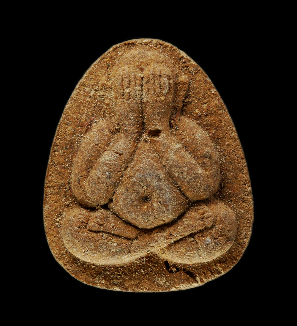 8Jan25 (14)ap.jpg - พระปิดตามหาลาภ รุ่น1 พระอาจารย์วิเชียร จนฺทโน วัดราษฎร์บูรณะ กรุงเทพฯ เนื้อผงพุทธคุณ ผงว่าน พระเก่าสวย มวลสารดี น่าเก็บสะสมบูชา พร้อมกล่องเดิมๆ | https://kamulet.in.th